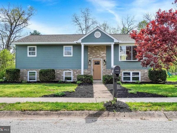 2700 THORNBRIDGE ROAD E, YORK, PA 17408