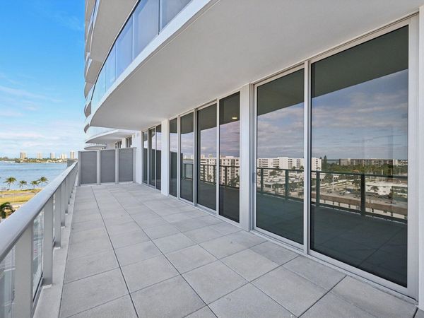 220 Lake Shore Drive, Unit 709, Lake Park, FL 33403