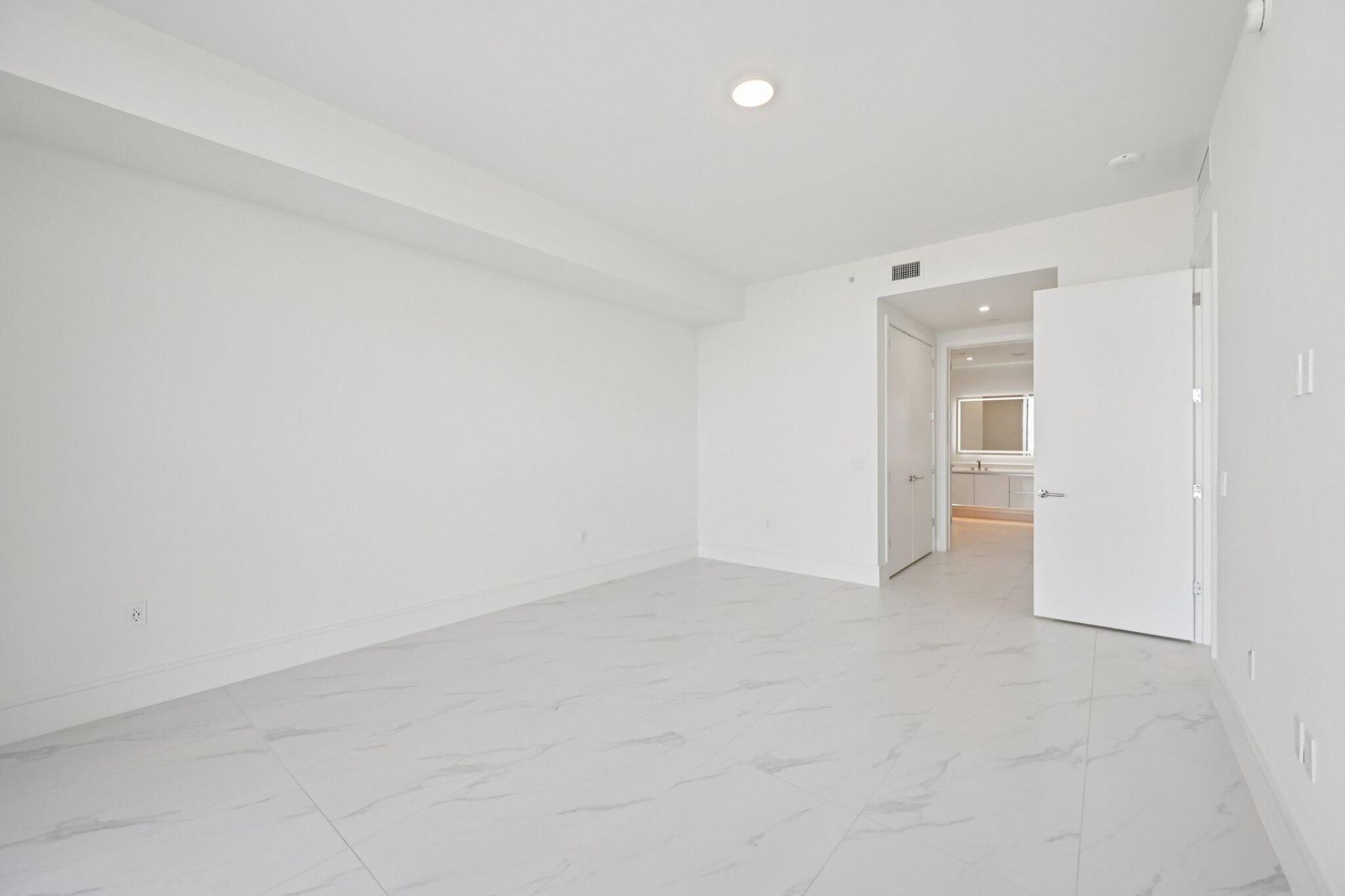 220 Lake Shore Drive, Unit 709, Lake Park, FL 33403 Photo