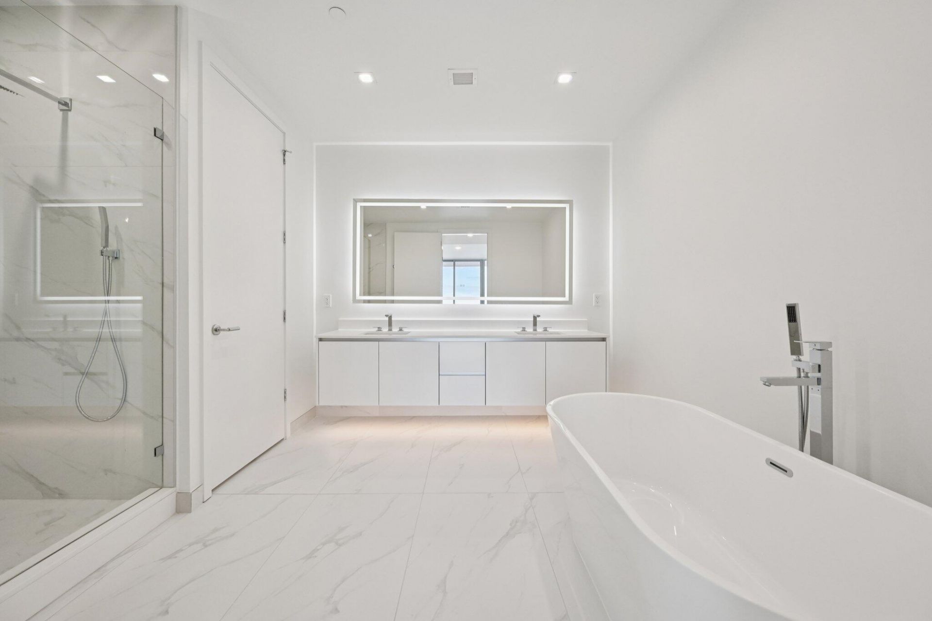 220 Lake Shore Drive, Unit 709, Lake Park, FL 33403 Photo