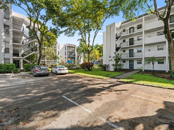 471 N Pine Island Road, Unit 302d, Plantation, FL 33324