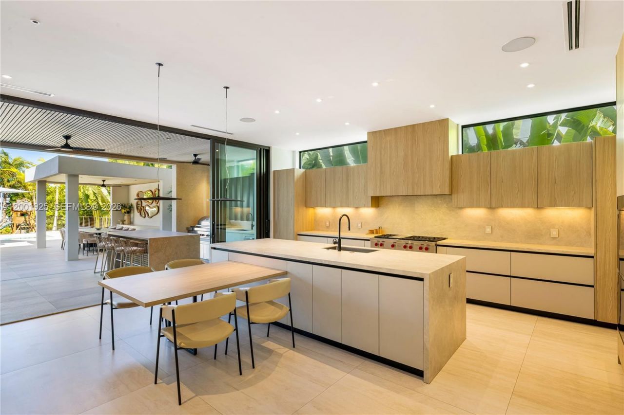 707 NE 77th St, Unit n/a, Miami, FL 33138 Photo