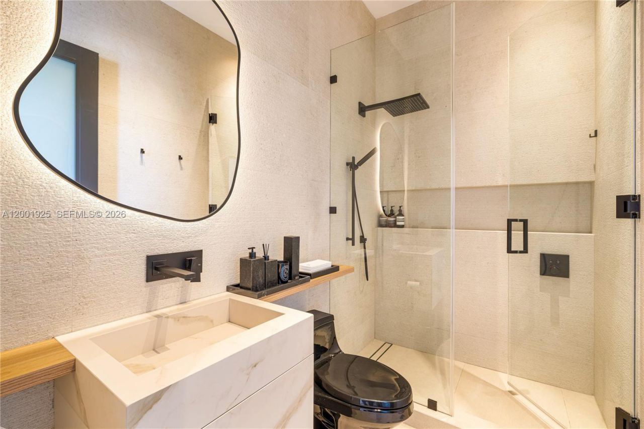 707 NE 77th St, Unit n/a, Miami, FL 33138 Photo