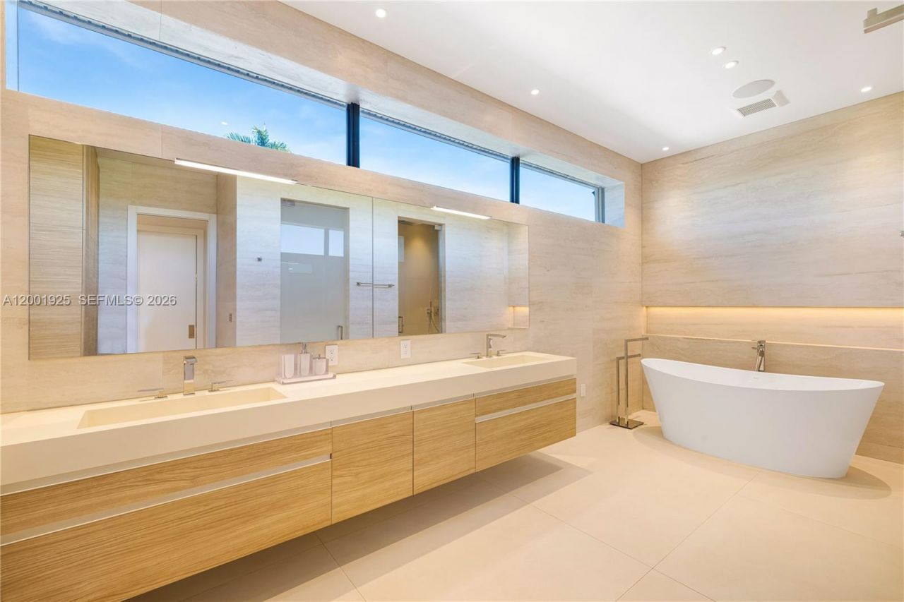 707 NE 77th St, Unit n/a, Miami, FL 33138 Photo