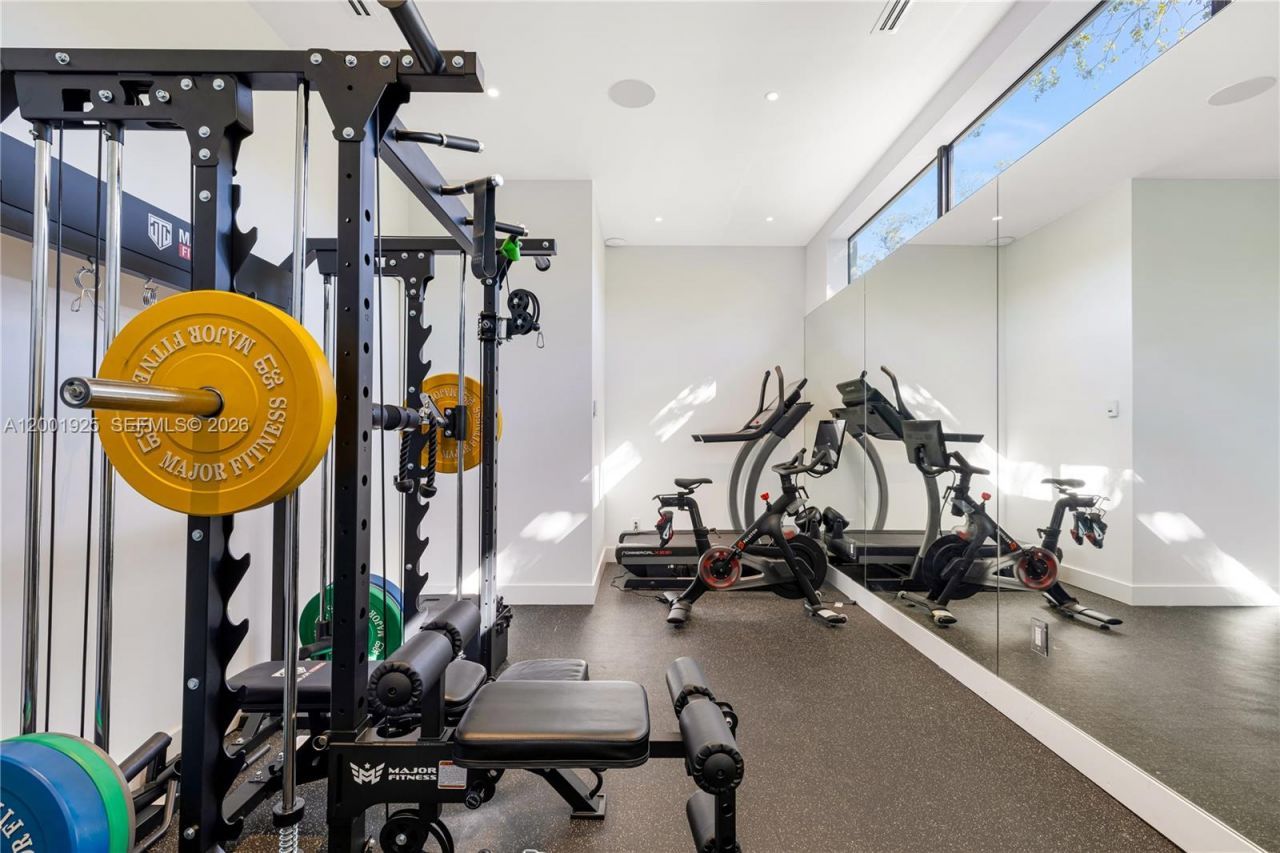 707 NE 77th St, Unit n/a, Miami, FL 33138 Photo