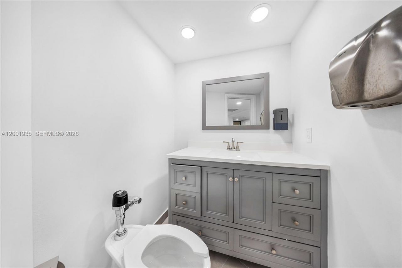 5401 Collins Ave, Unit CU-9, Miami Beach, FL 33140 Photo