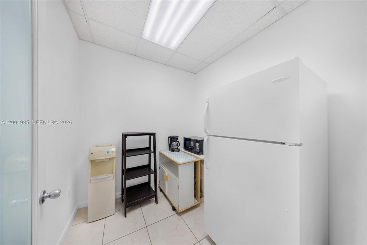 5401 Collins Ave, Unit CU-9, Miami Beach, FL 33140 Photo