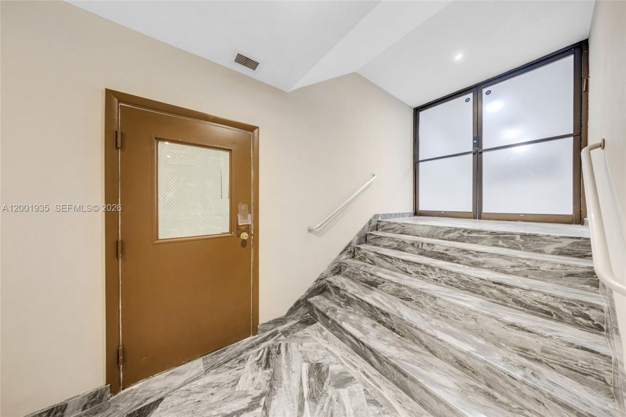 5401 Collins Ave, Unit CU-9, Miami Beach, FL 33140 Photo