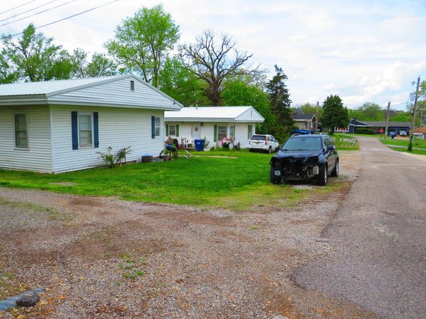 209 N Hamilton Avenue, Mansfield, MO 65704