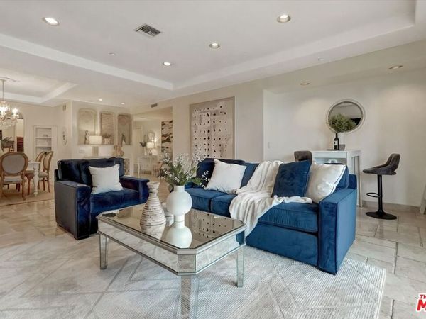 11952 Montana Avenue, Unit 303, Los Angeles, CA 90049