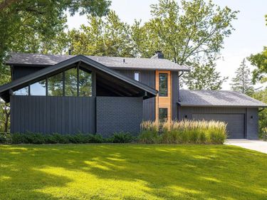 6827 Kingston Circle N, Golden Valley, MN 55427