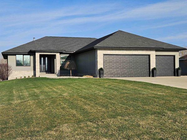 927 Wynstone, Jefferson, SD 57038