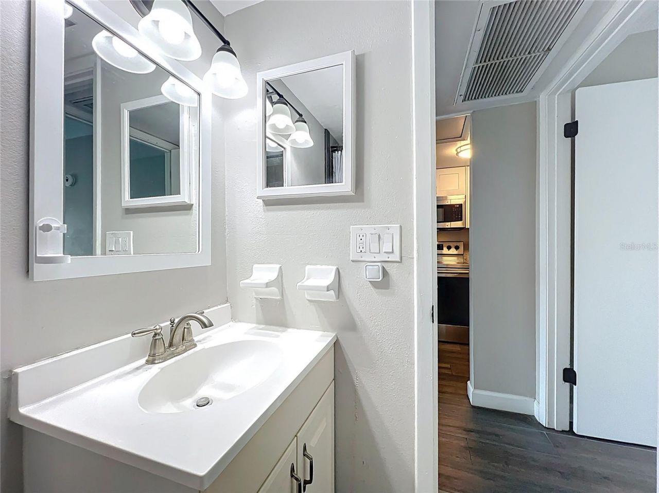 590 Orange Drive, Unit 136, Altamonte Springs, FL 32701 Photo