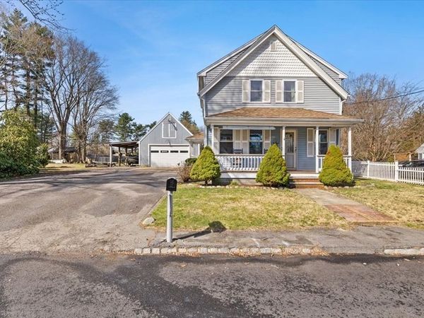 53 Woodlawn St, Taunton, MA 02718