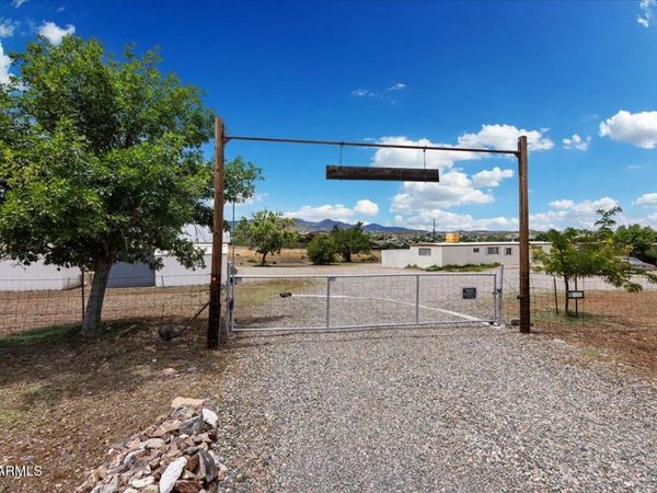 2900 S Holiday Drive, Dewey, AZ 86327