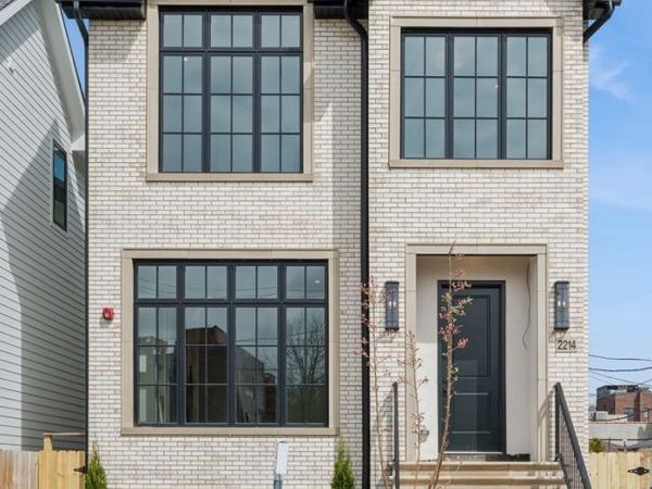 2214 W Oakdale Avenue , Chicago, IL 60618