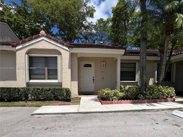 6109 NW 171st St , Hialeah, FL 33015