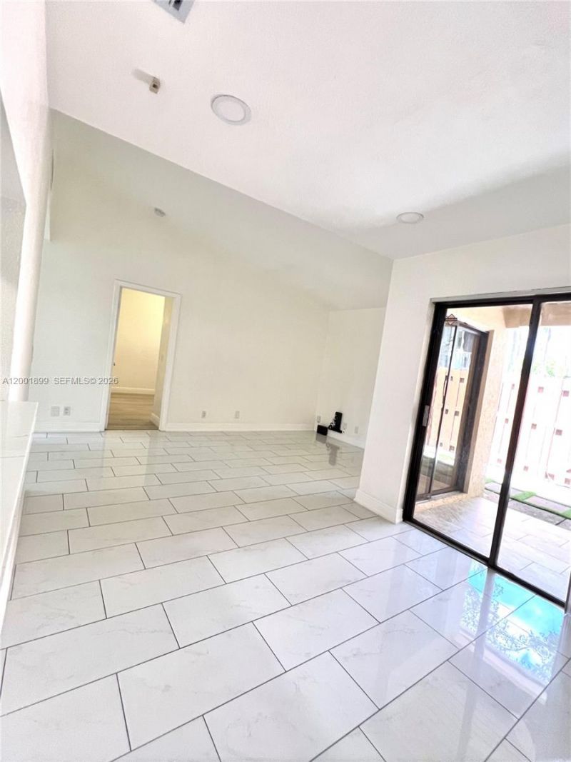 6109 NW 171st St, Hialeah, FL 33015 Photo