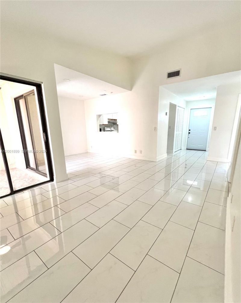 6109 NW 171st St, Hialeah, FL 33015 Photo