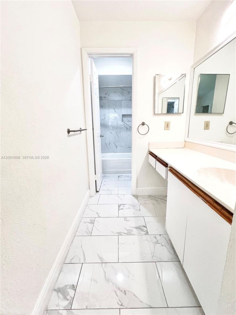 6109 NW 171st St, Hialeah, FL 33015 Photo