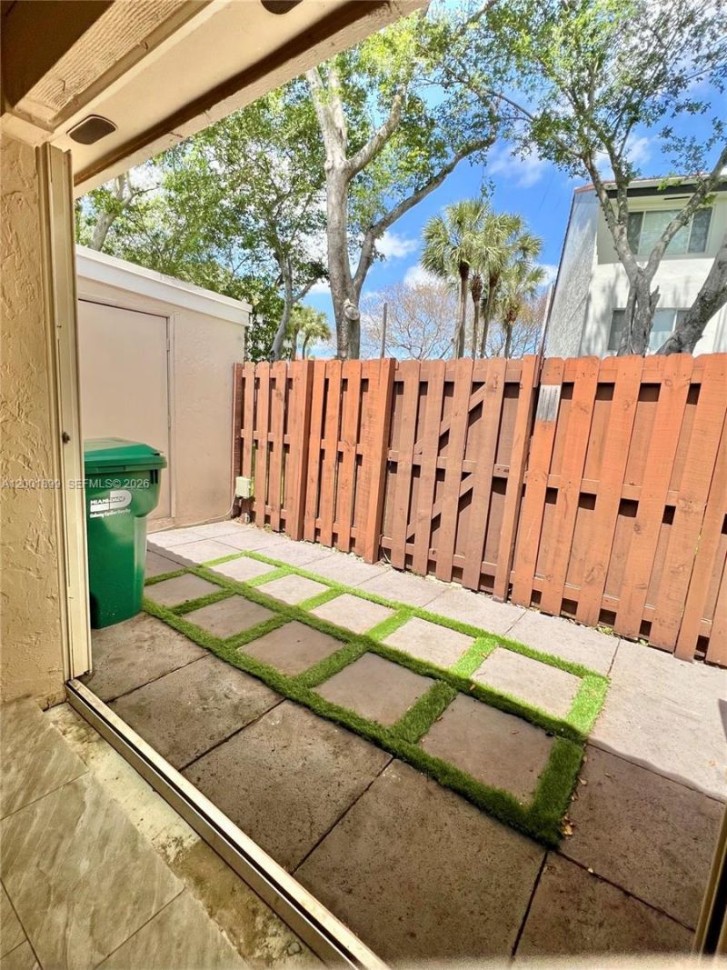 6109 NW 171st St, Hialeah, FL 33015 Photo