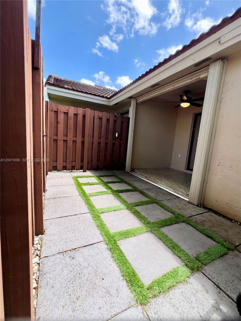 6109 NW 171st St, Hialeah, FL 33015 Photo