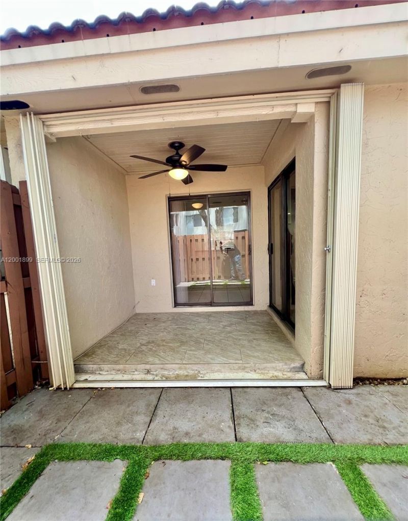 6109 NW 171st St, Hialeah, FL 33015 Photo