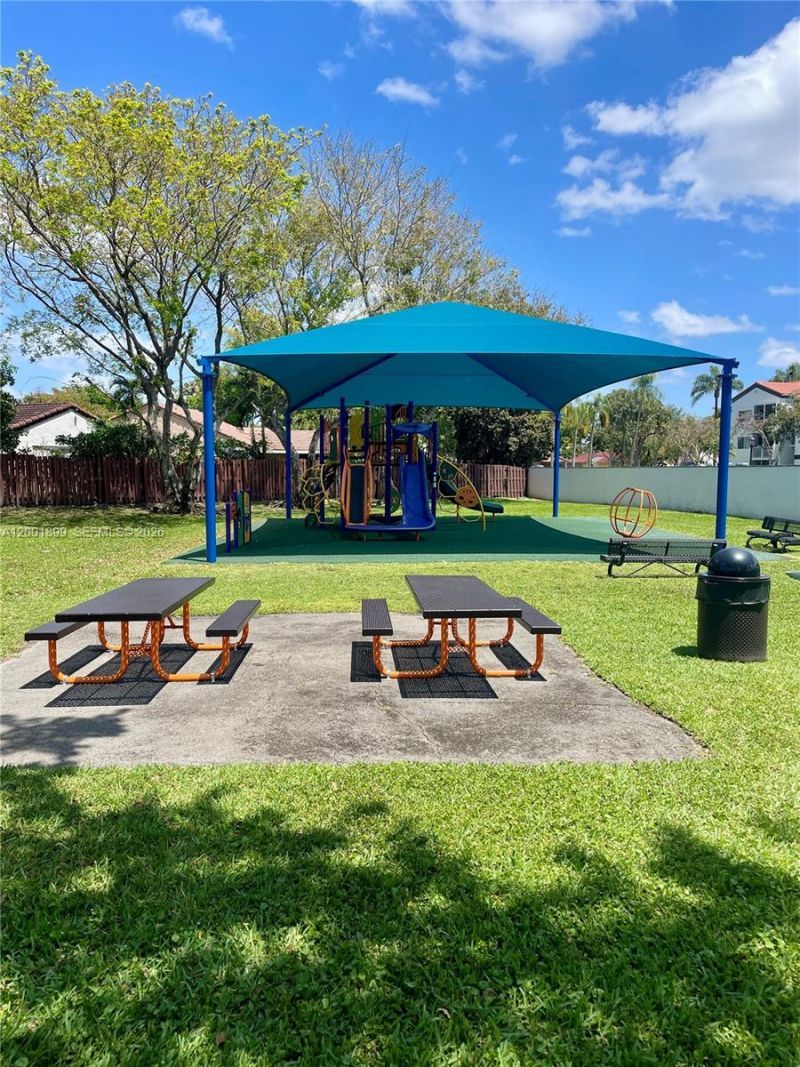 6109 NW 171st St, Hialeah, FL 33015 Photo