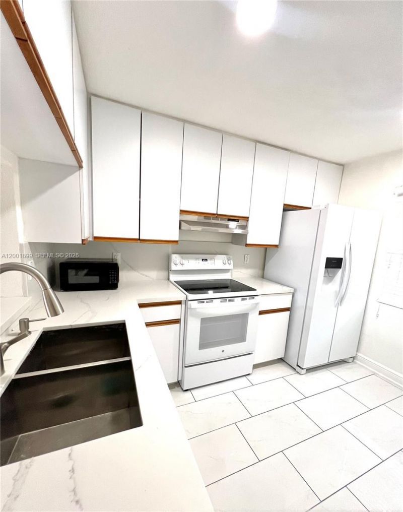 6109 NW 171st St, Hialeah, FL 33015 Photo