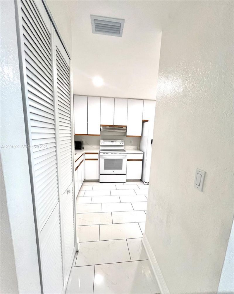 6109 NW 171st St, Hialeah, FL 33015 Photo