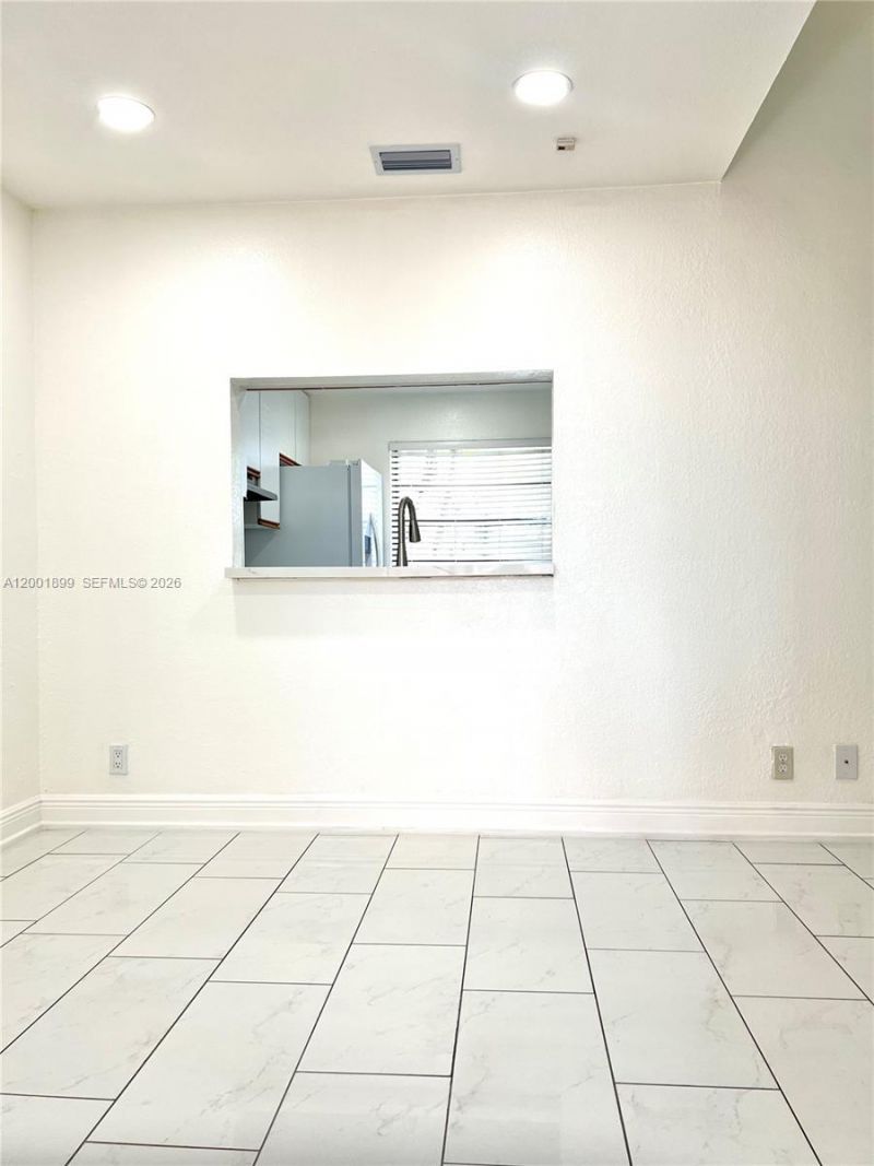 6109 NW 171st St, Hialeah, FL 33015 Photo