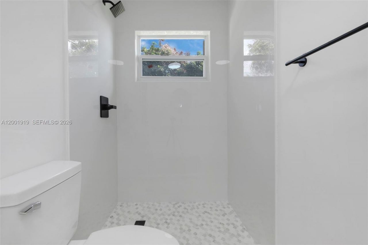 7970 NW 176th St, Hialeah, FL 33015 Photo