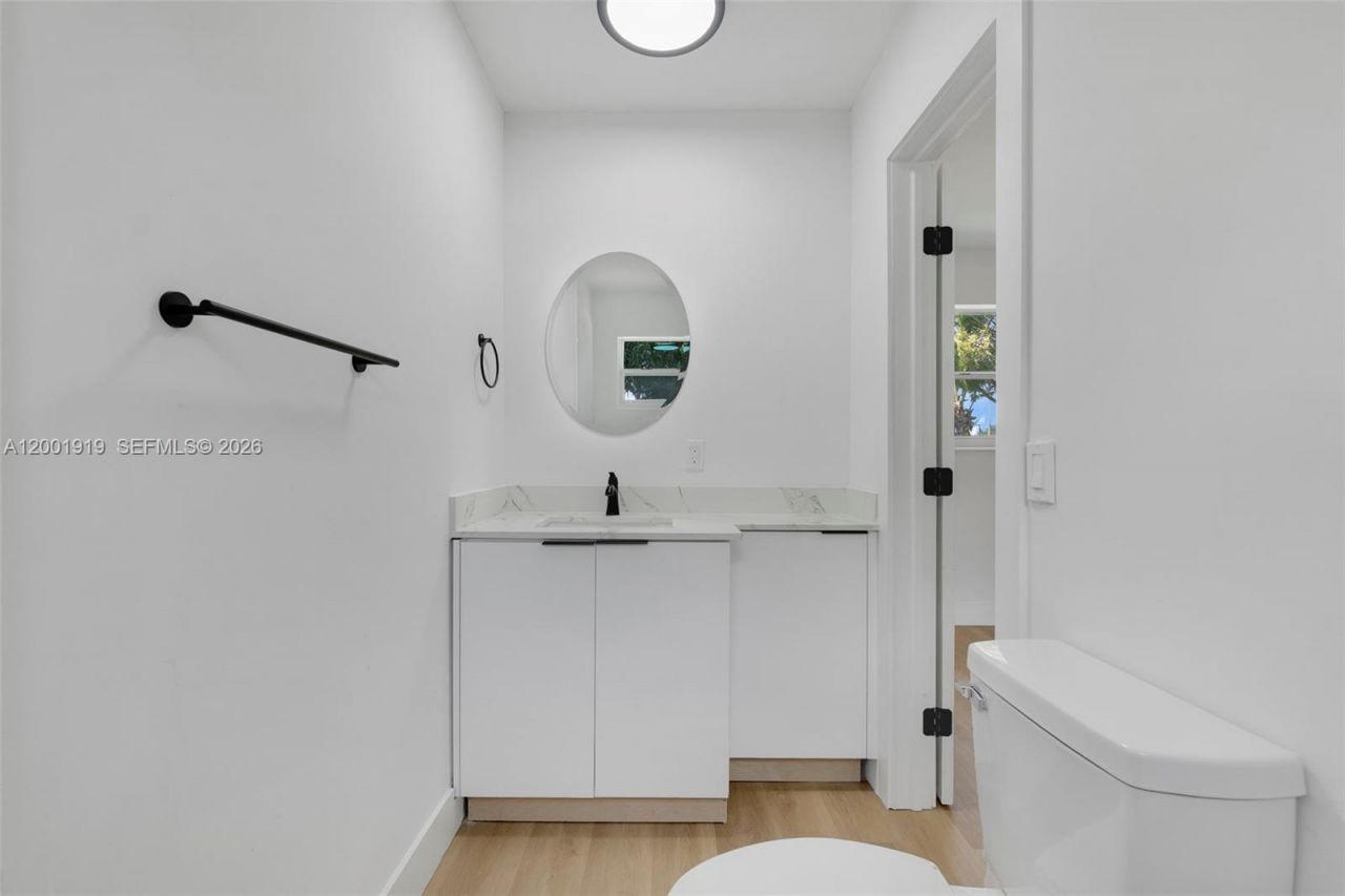 7970 NW 176th St, Hialeah, FL 33015 Photo