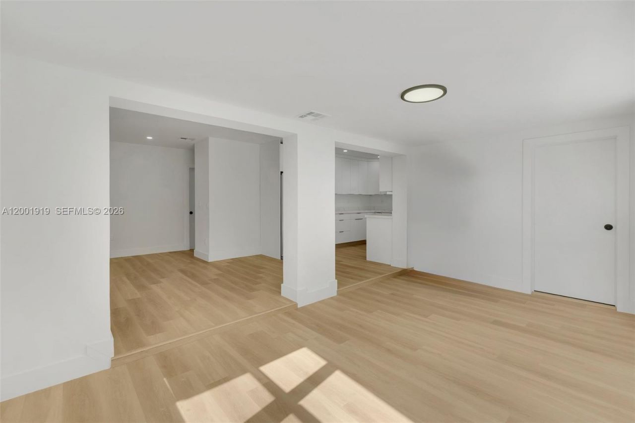 7970 NW 176th St, Hialeah, FL 33015 Photo