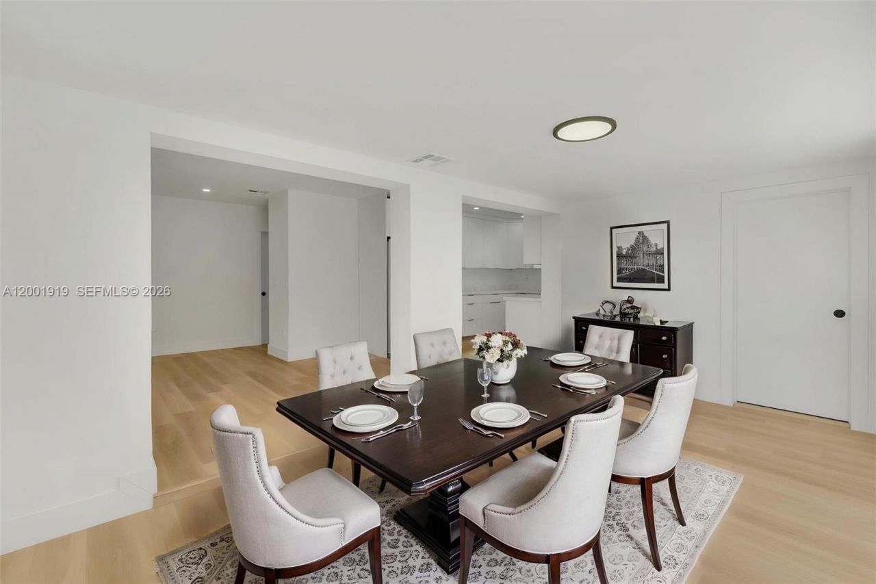 7970 NW 176th St, Hialeah, FL 33015 Photo