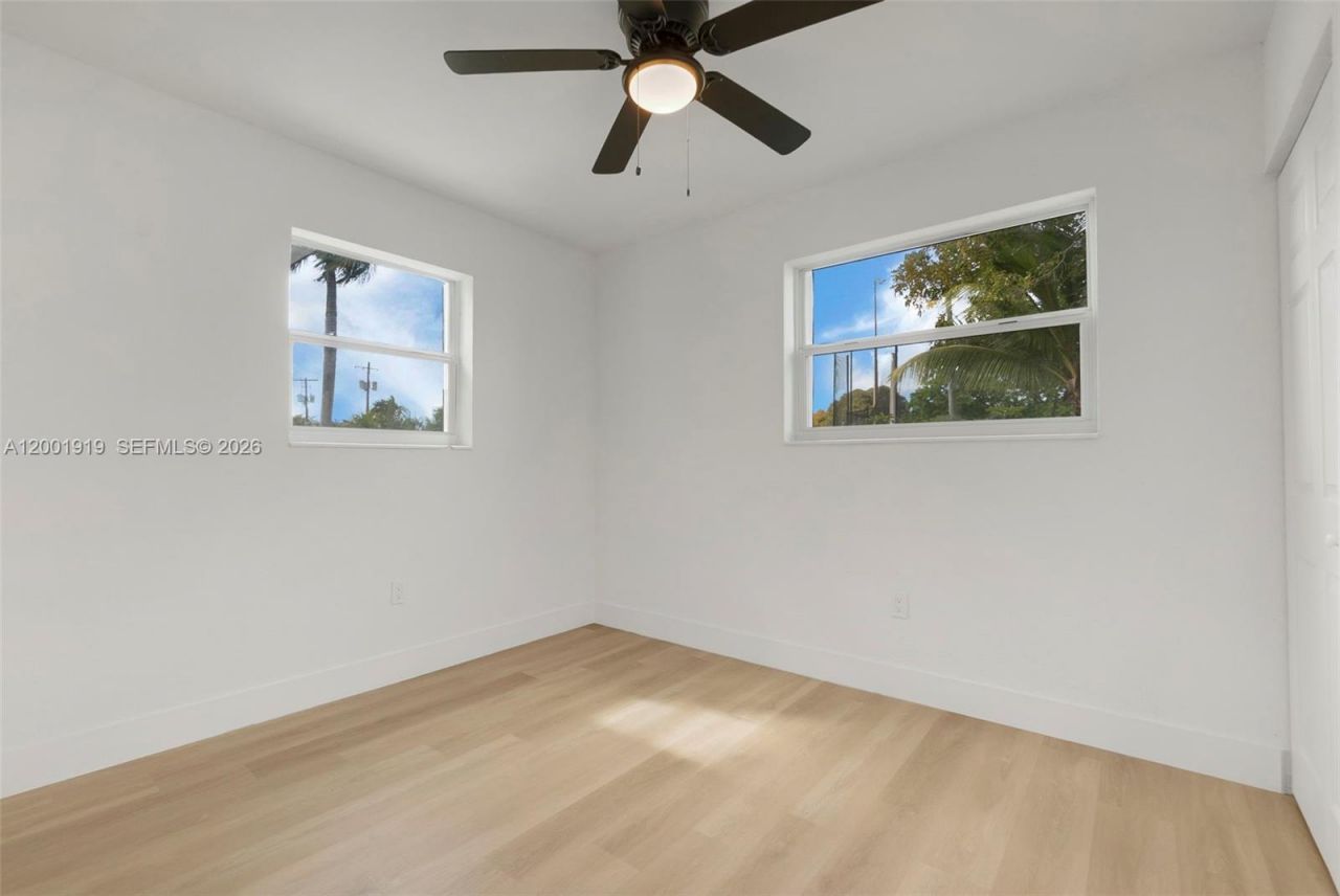 7970 NW 176th St, Hialeah, FL 33015 Photo