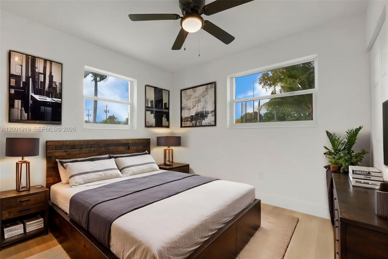 7970 NW 176th St, Hialeah, FL 33015 Photo