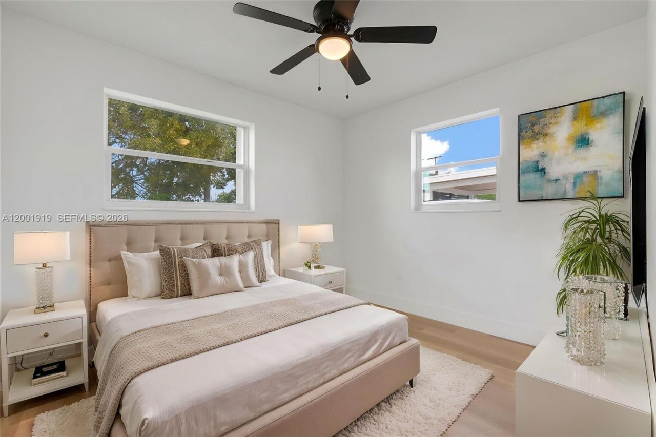 7970 NW 176th St, Hialeah, FL 33015 Photo