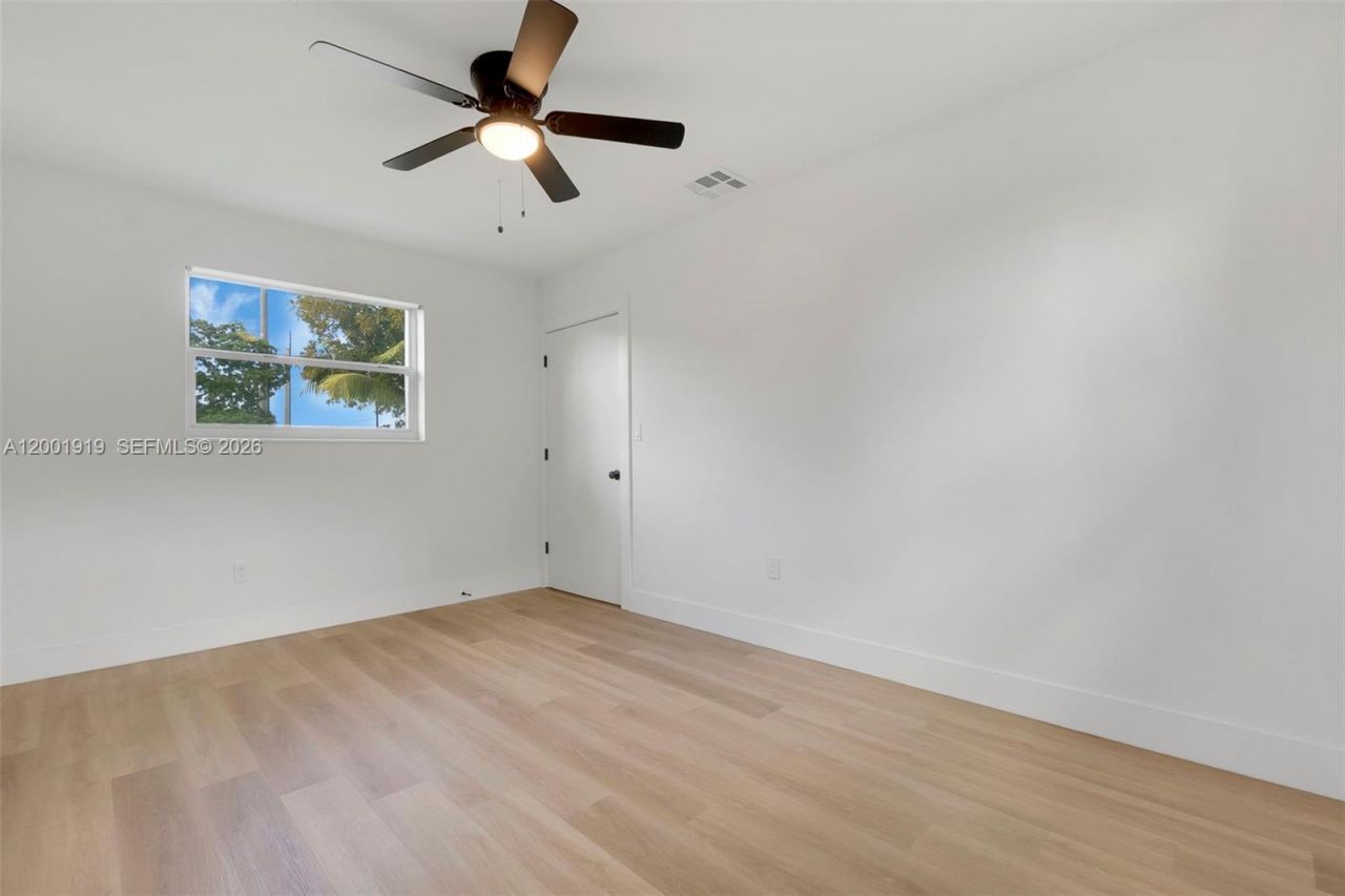 7970 NW 176th St, Hialeah, FL 33015 Photo