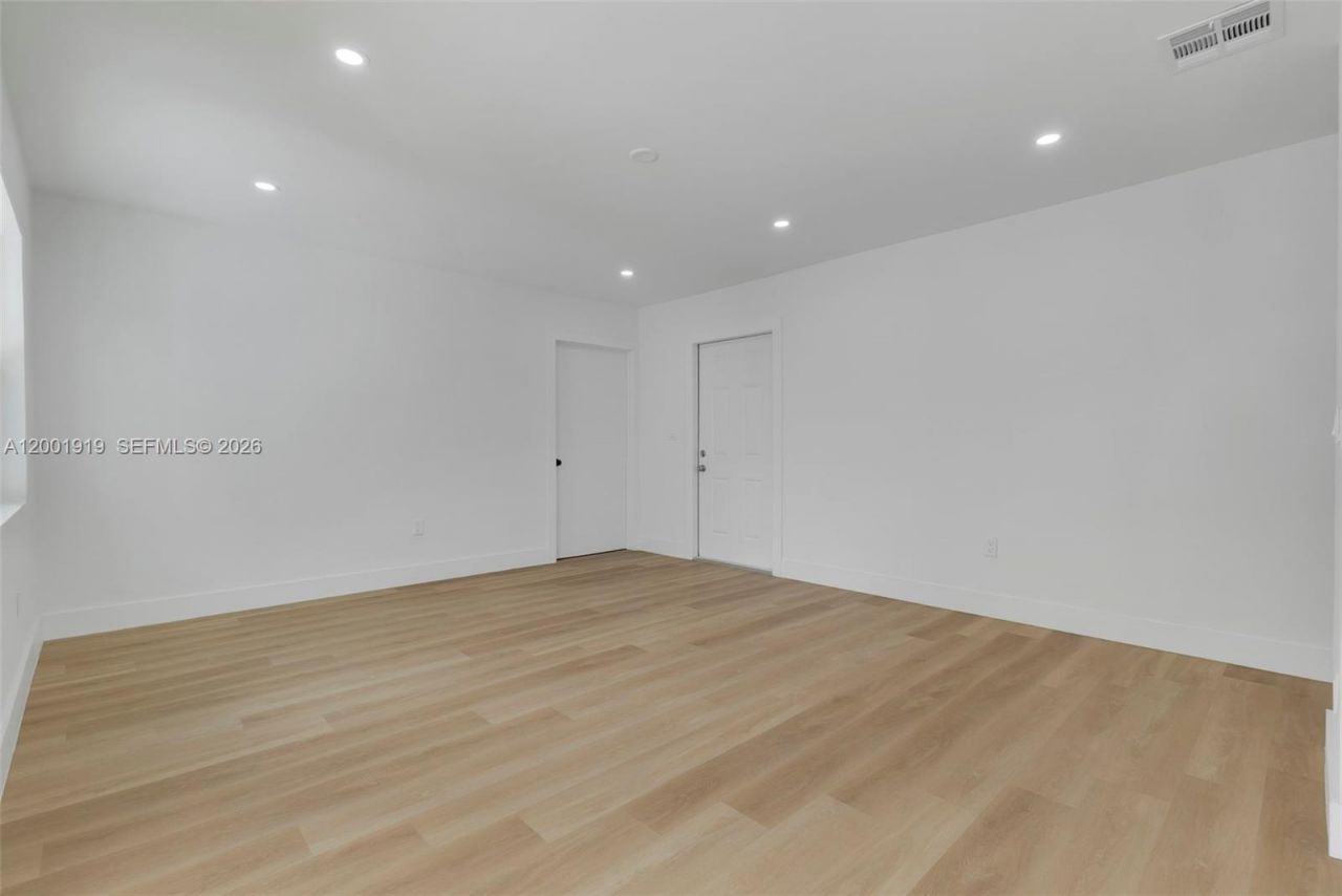 7970 NW 176th St, Hialeah, FL 33015 Photo