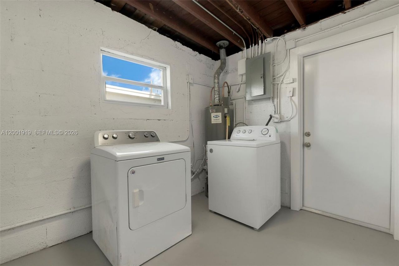 7970 NW 176th St, Hialeah, FL 33015 Photo