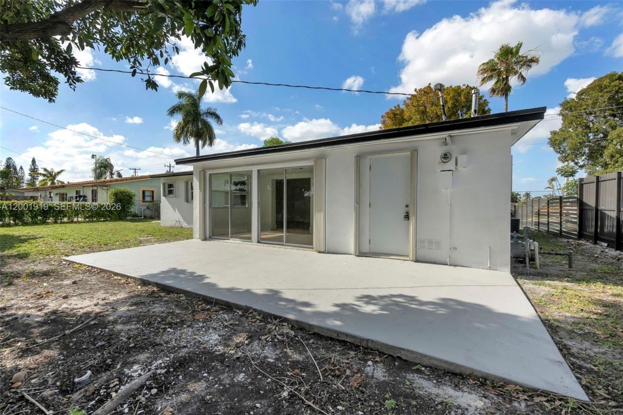 7970 NW 176th St, Hialeah, FL 33015 Photo