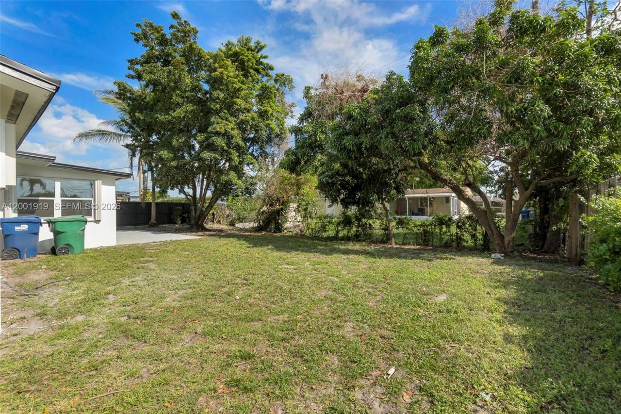 7970 NW 176th St, Hialeah, FL 33015 Photo