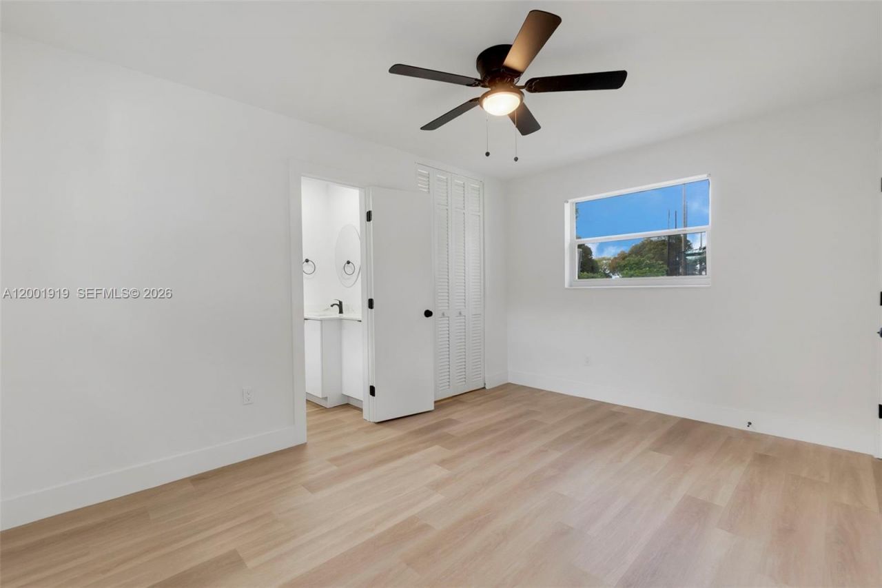 7970 NW 176th St, Hialeah, FL 33015 Photo