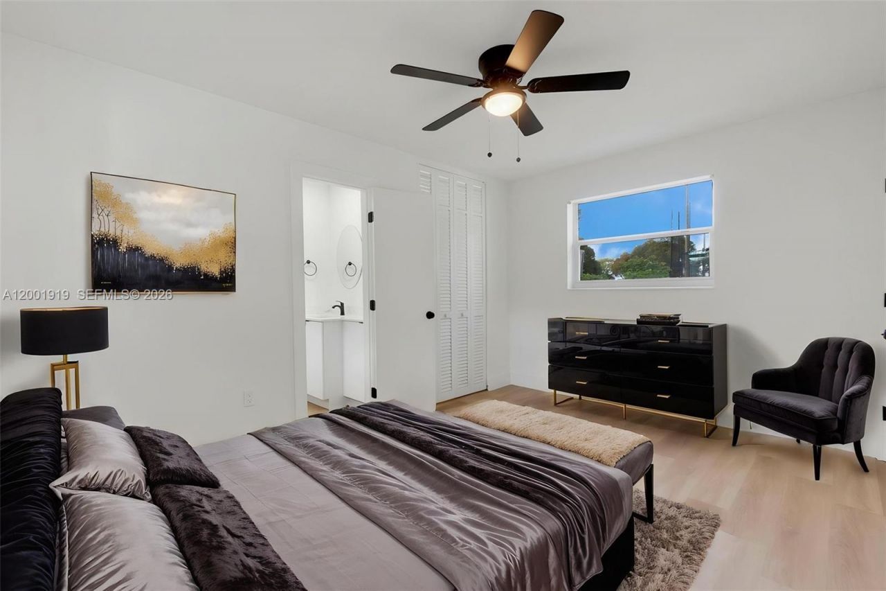 7970 NW 176th St, Hialeah, FL 33015 Photo