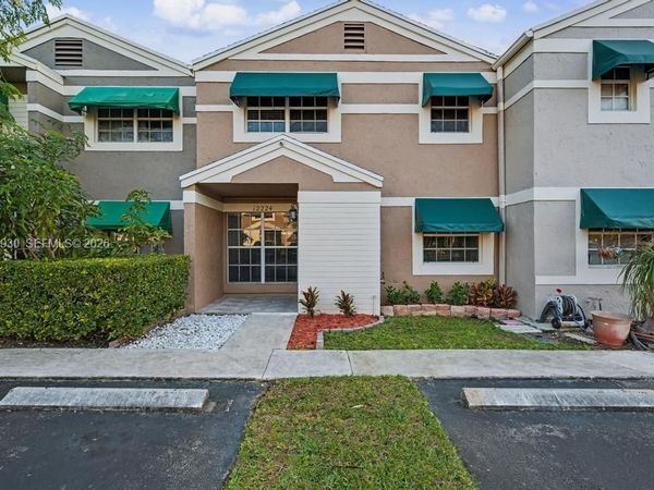 12224 SW 52nd Pl, Cooper City, FL 33330