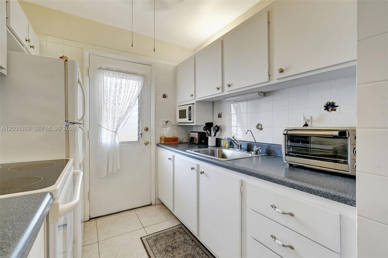 16801 NE 13th Ave, Unit 206, Miami, FL 33162 Photo