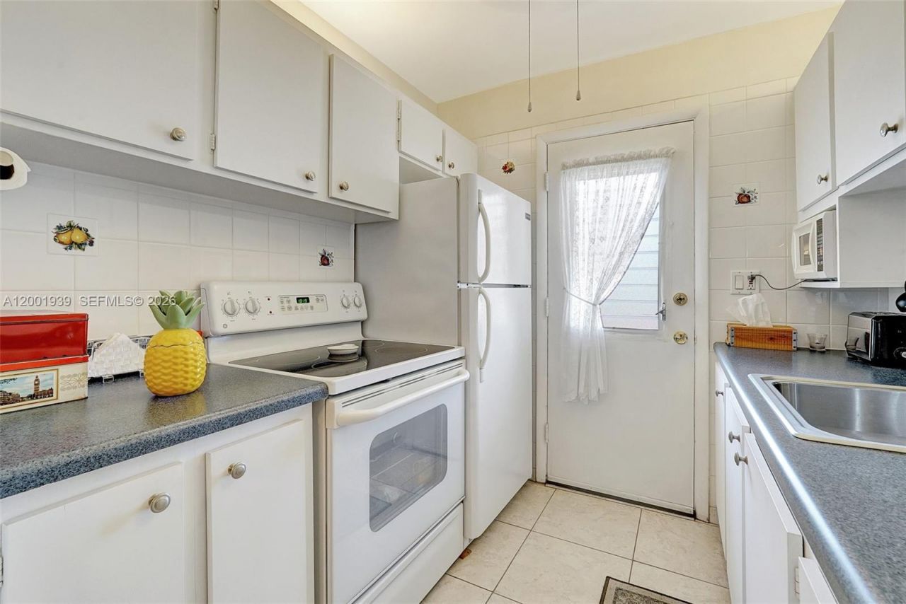 16801 NE 13th Ave, Unit 206, Miami, FL 33162 Photo