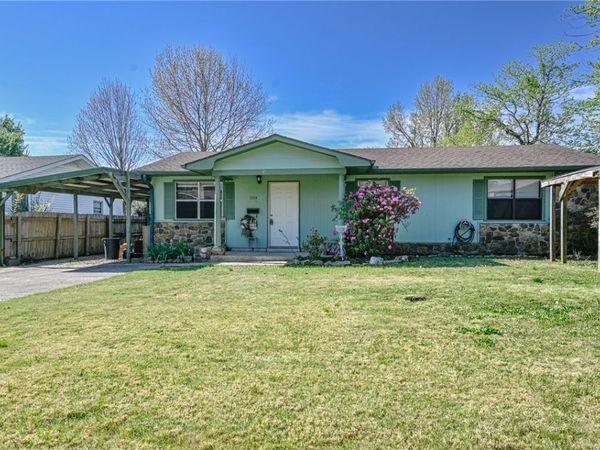 1304 Hickory Avenue, Mena, AR 71953