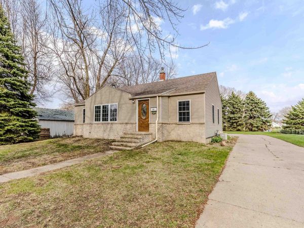 314 E 5th St , Lake Park, IA 51347